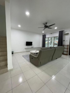 Eyu Sweet Home in Sitiawan 10-13 pax free wifi